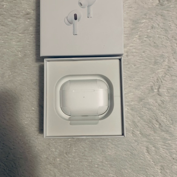 AirPods - Picture 8 of 8